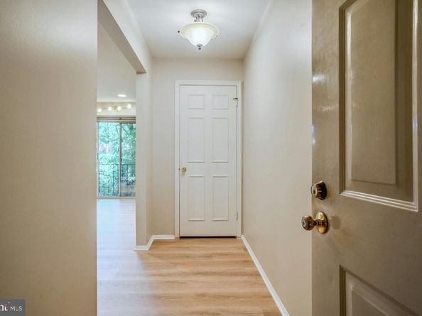 7717 Inversham Drive 116, Falls Church VA 22042