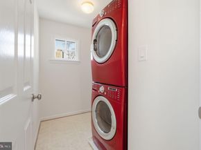 1285 Lamplighter Way, Reston VA 20194