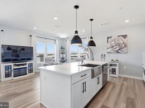 12875 Mosaic Park Way 4X, Herndon VA 20171