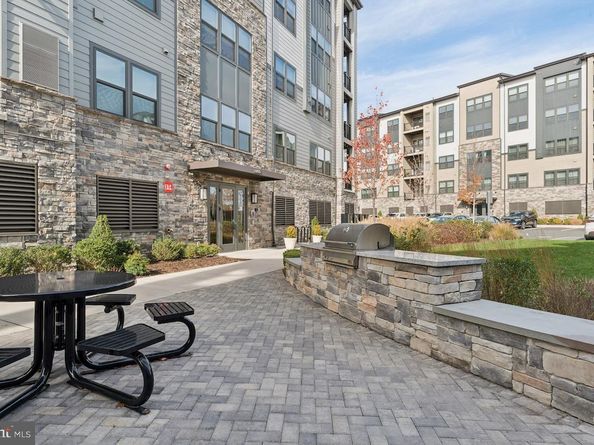 12875 Mosaic Park Way 4X, Herndon VA 20171
