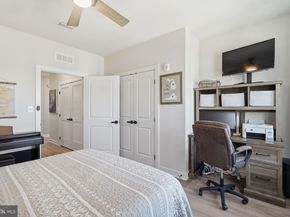 12875 Mosaic Park Way 4X, Herndon VA 20171