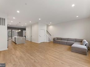 3208 Parkview Walk, Philadelphia PA 19125