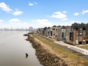 3208 Parkview Walk, Philadelphia PA 19125