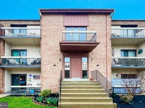 44303 Delaire Landing Road 303, Philadelphia PA 19114