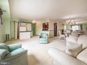 44303 Delaire Landing Road 303, Philadelphia PA 19114