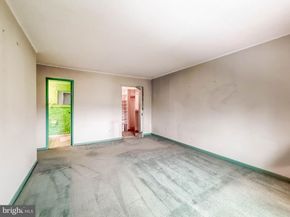 44303 Delaire Landing Road 303, Philadelphia PA 19114