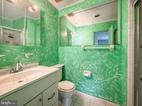 44303 Delaire Landing Road 303, Philadelphia PA 19114