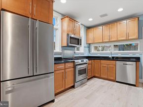 1040 N Leithgow Street, Philadelphia PA 19123