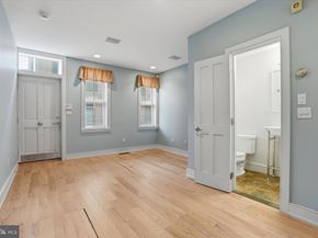 1040 N Leithgow Street, Philadelphia PA 19123