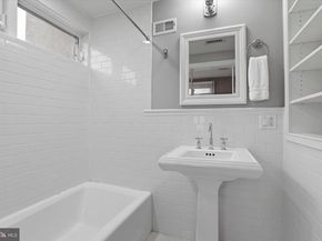 1040 N Leithgow Street, Philadelphia PA 19123