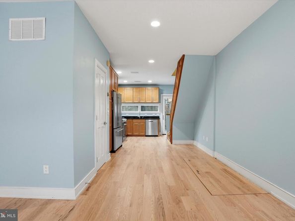 1040 N Leithgow Street, Philadelphia PA 19123