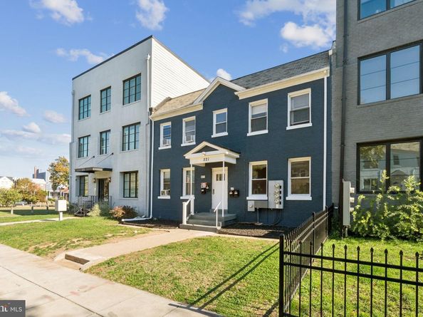 221 20TH Street NE, Washington DC 20002