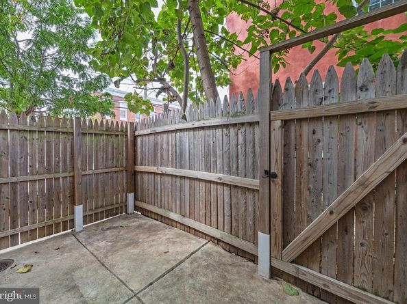 1800 Waterloo Street, Philadelphia PA 19122