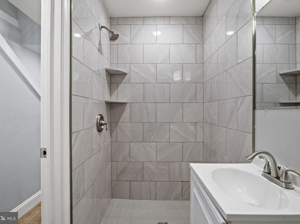1800 Waterloo Street, Philadelphia PA 19122