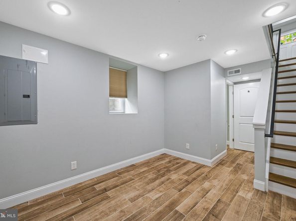 1800 Waterloo Street, Philadelphia PA 19122