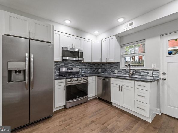 1800 Waterloo Street, Philadelphia PA 19122