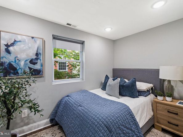 1800 Waterloo Street, Philadelphia PA 19122