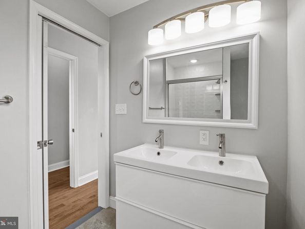 1800 Waterloo Street, Philadelphia PA 19122