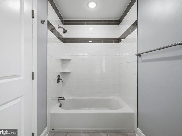 1800 Waterloo Street, Philadelphia PA 19122