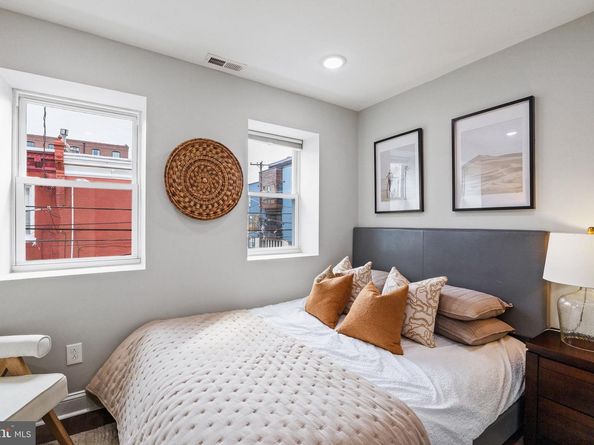 1800 Waterloo Street, Philadelphia PA 19122