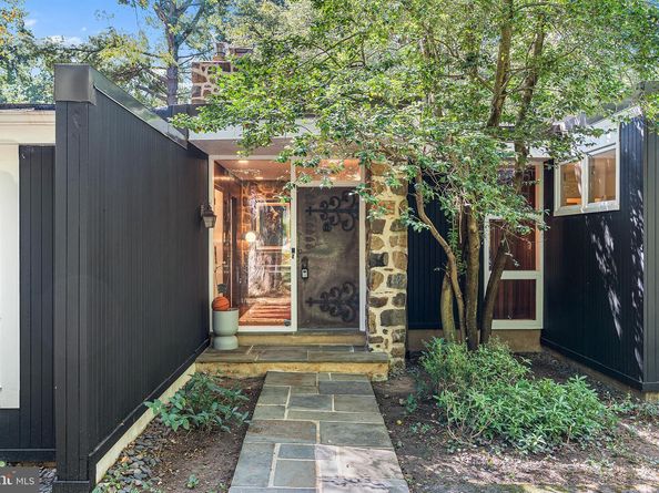 4029 Apalogen Road, Philadelphia PA 19129