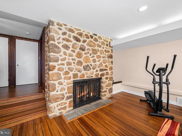4029 Apalogen Road, Philadelphia PA 19129