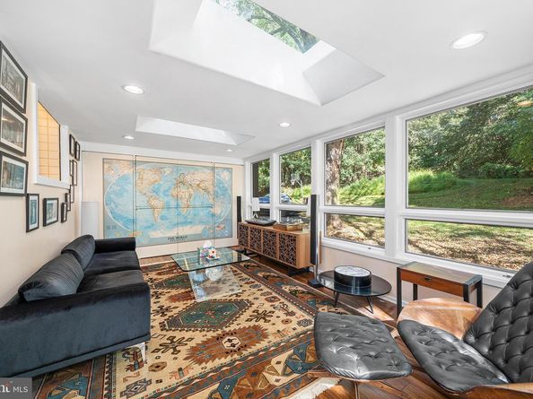 4029 Apalogen Road, Philadelphia PA 19129
