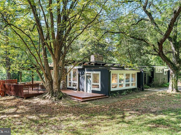 4029 Apalogen Road, Philadelphia PA 19129
