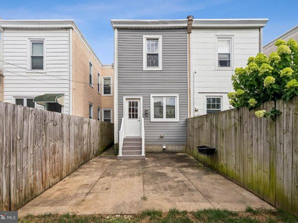 572 Hermitage Street, Philadelphia PA 19128