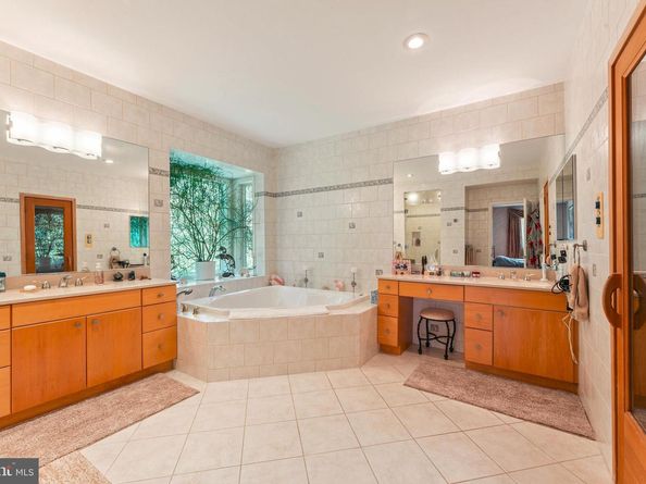 1427 Byberry Road, Huntingdon Valley PA 19006