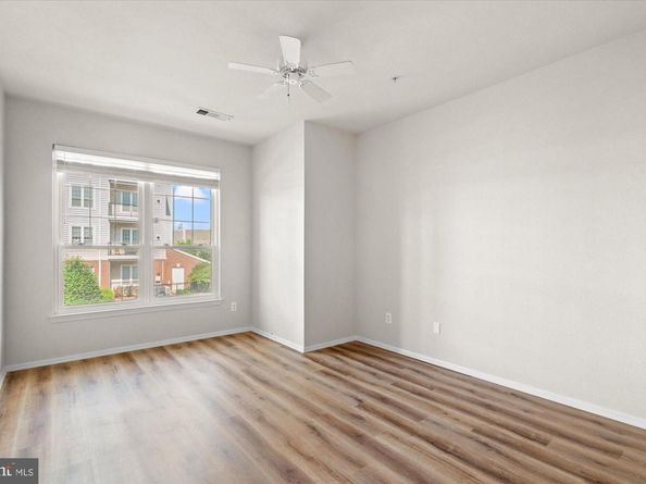 1571 Spring Gate Drive 6213, Mclean VA 22102