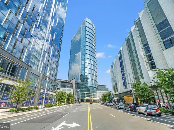 1571 Spring Gate Drive 6213, Mclean VA 22102