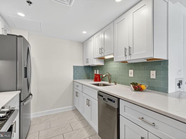 900 N Taylor Street 2006, Arlington VA 22203