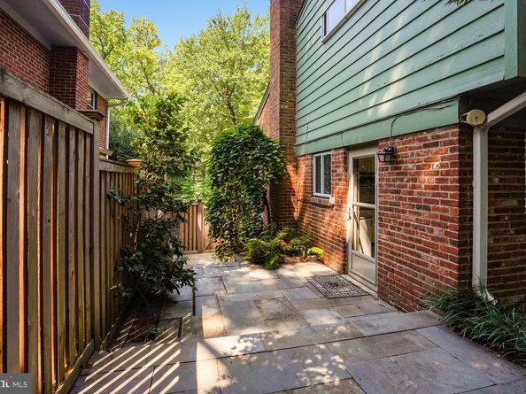 811 E Timber Branch Parkway, Alexandria VA 22302