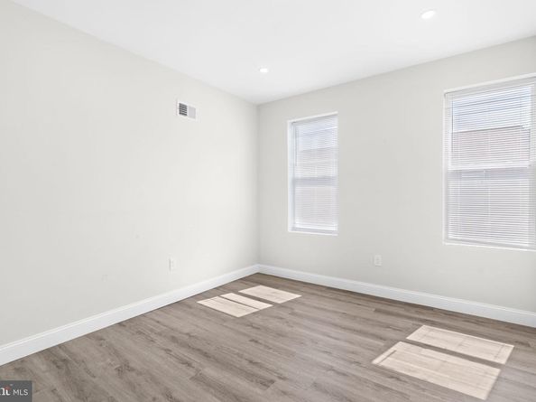 2002 S Hemberger Street, Philadelphia PA 19145