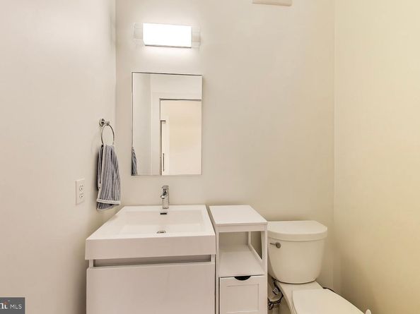 701 Swann Avenue 507, Alexandria VA 22301