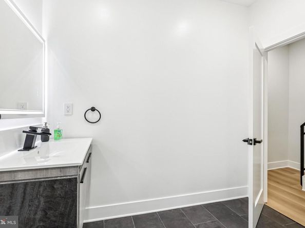 2240 N Howard Street, Philadelphia PA 19133