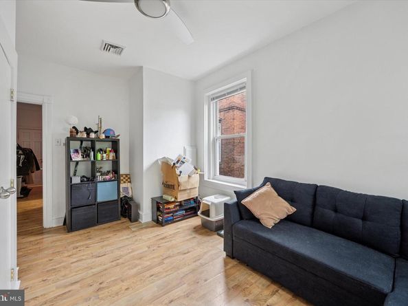 222 Buckingham Place, Philadelphia PA 19104
