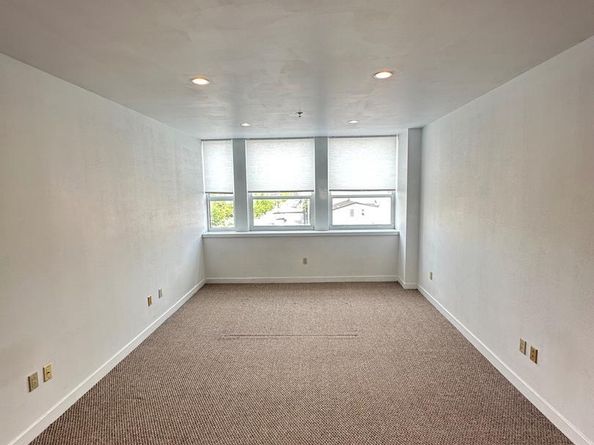 1100 Vine Street 404, Philadelphia PA 19107