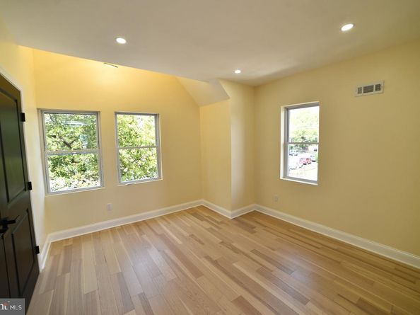 7277 E Walnut Lane, Philadelphia PA 19138