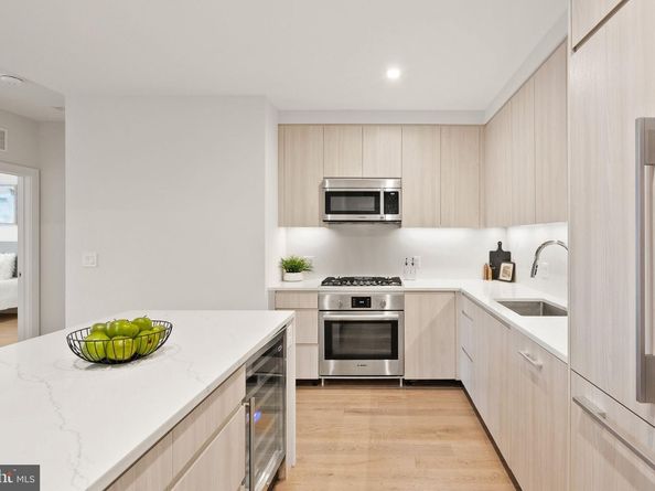 701 Swann Avenue 103, Alexandria VA 22301