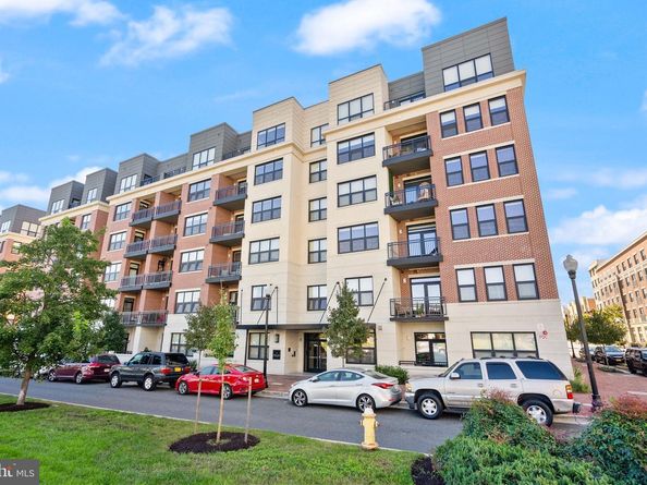 701 Swann Avenue 103, Alexandria VA 22301