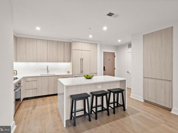 701 Swann Avenue 103, Alexandria VA 22301