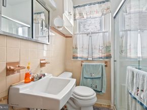 128 E Cooke Avenue, Glenolden PA 19036