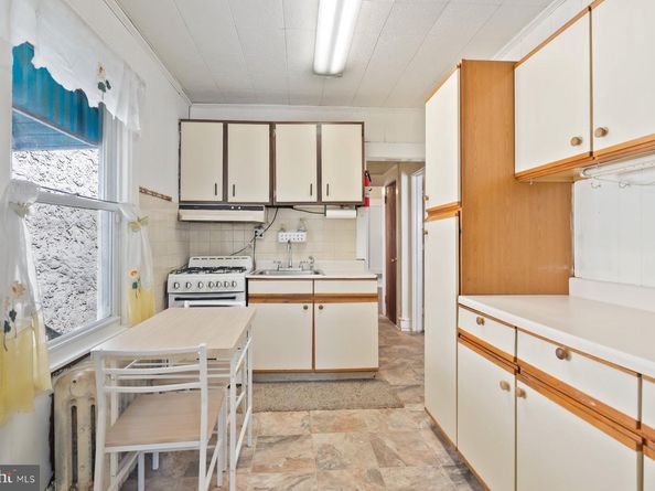 128 E Cooke Avenue, Glenolden PA 19036