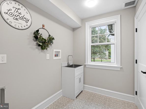 200 Hilldale Road, Villanova PA 19085