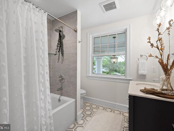 200 Hilldale Road, Villanova PA 19085