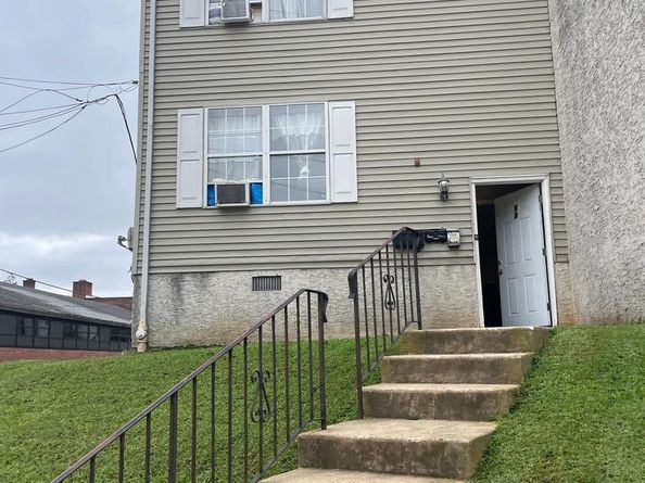 32 N Wycombe Avenue, Lansdowne PA 19050