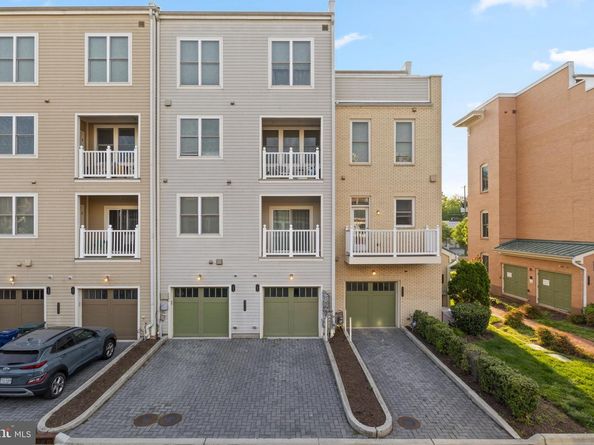 2215 Richmond Highway 101, Alexandria VA 22301