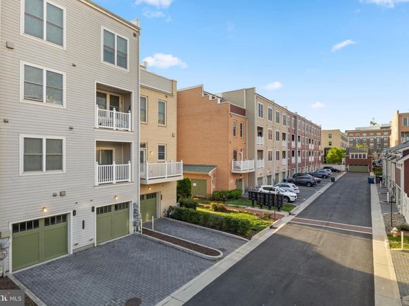 2215 Richmond Highway 101, Alexandria VA 22301